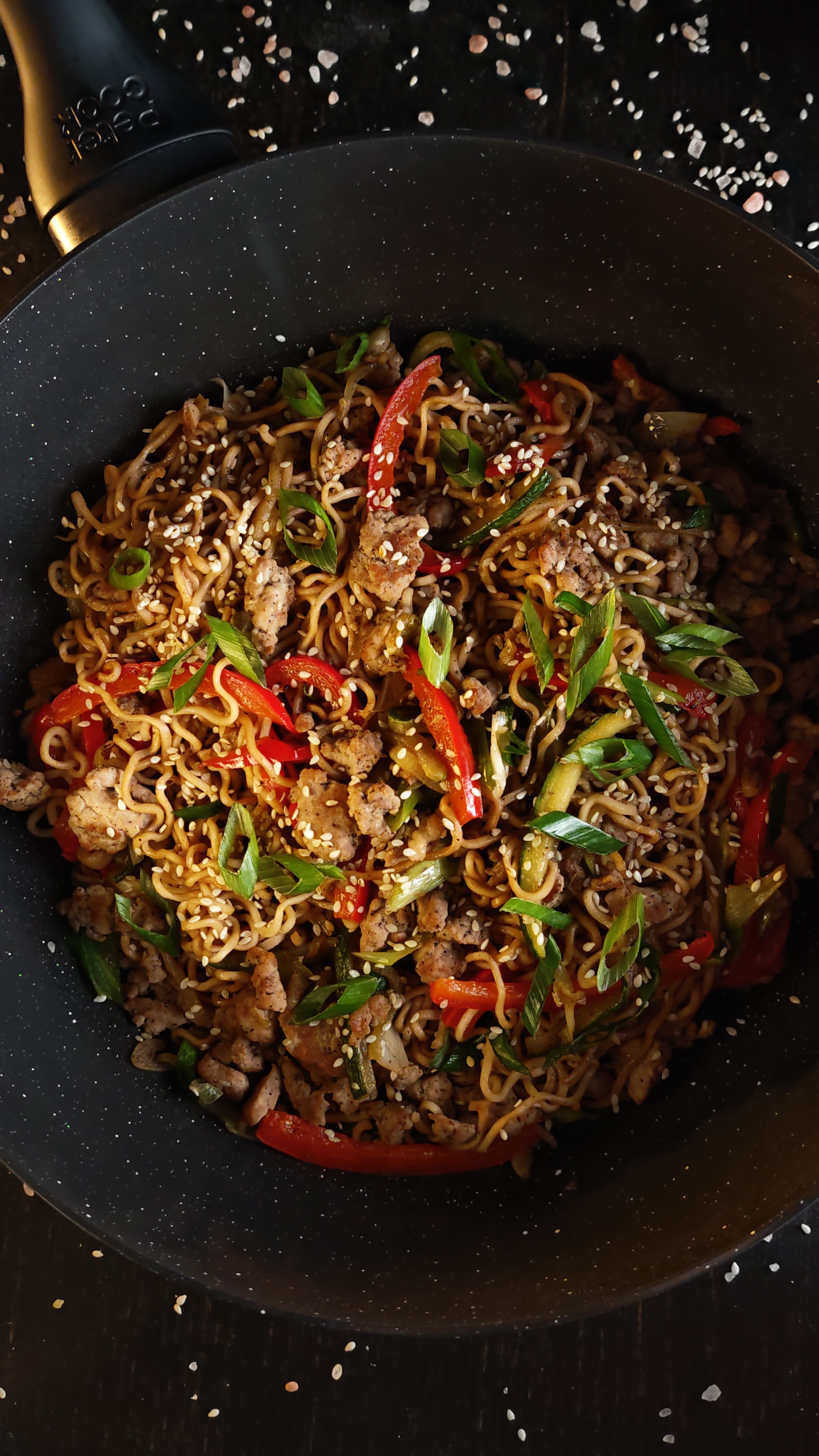 Noodles cu carne tocată de curcan - Un preparat rapid, gustos și plin de aromă