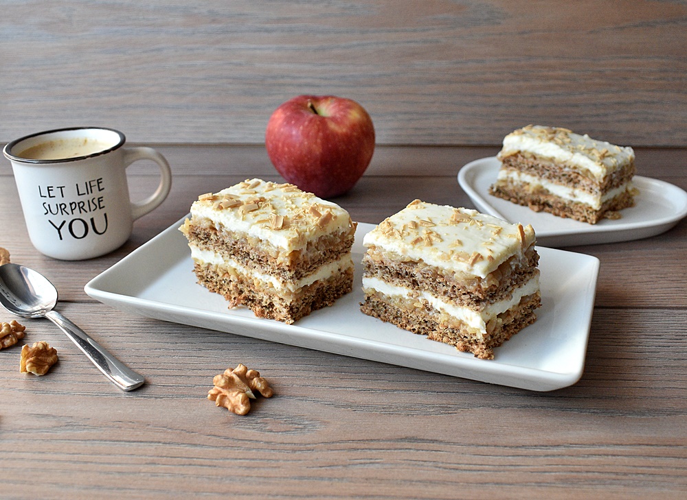 Prajitura cu nuca, mere si crema de vanilie - Reteta delicioasa