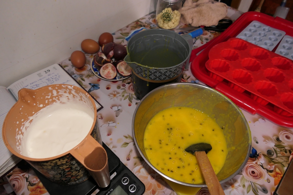 Tort Sa vina Primavara -  Reteta cu mango, fructul pasiuni si banane