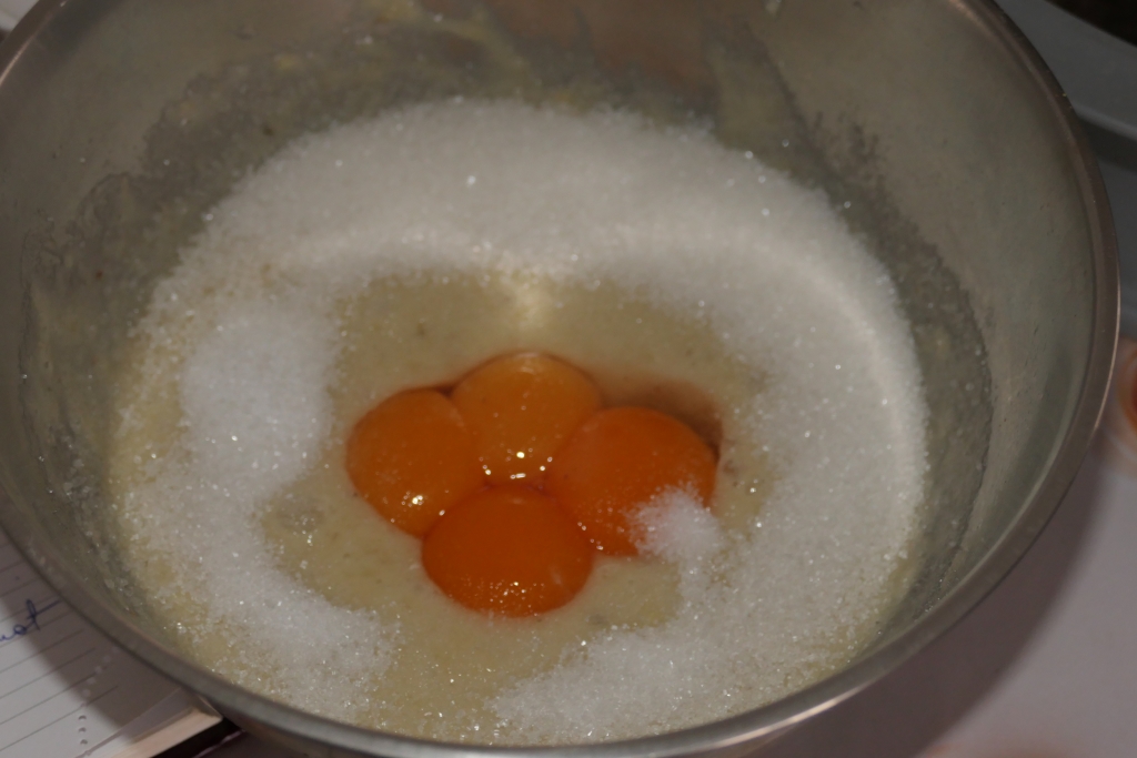 Tort Sa vina Primavara -  Reteta cu mango, fructul pasiuni si banane