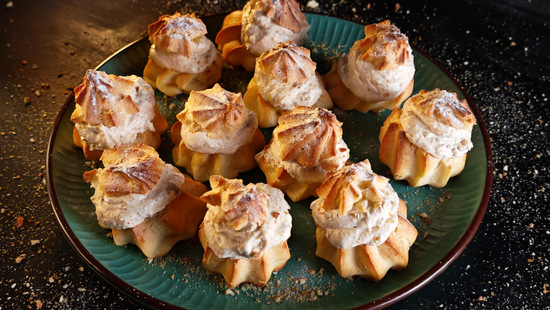 Mini eclere cu mascarpone și nuci pecan pralinate – Desert fin și elegant