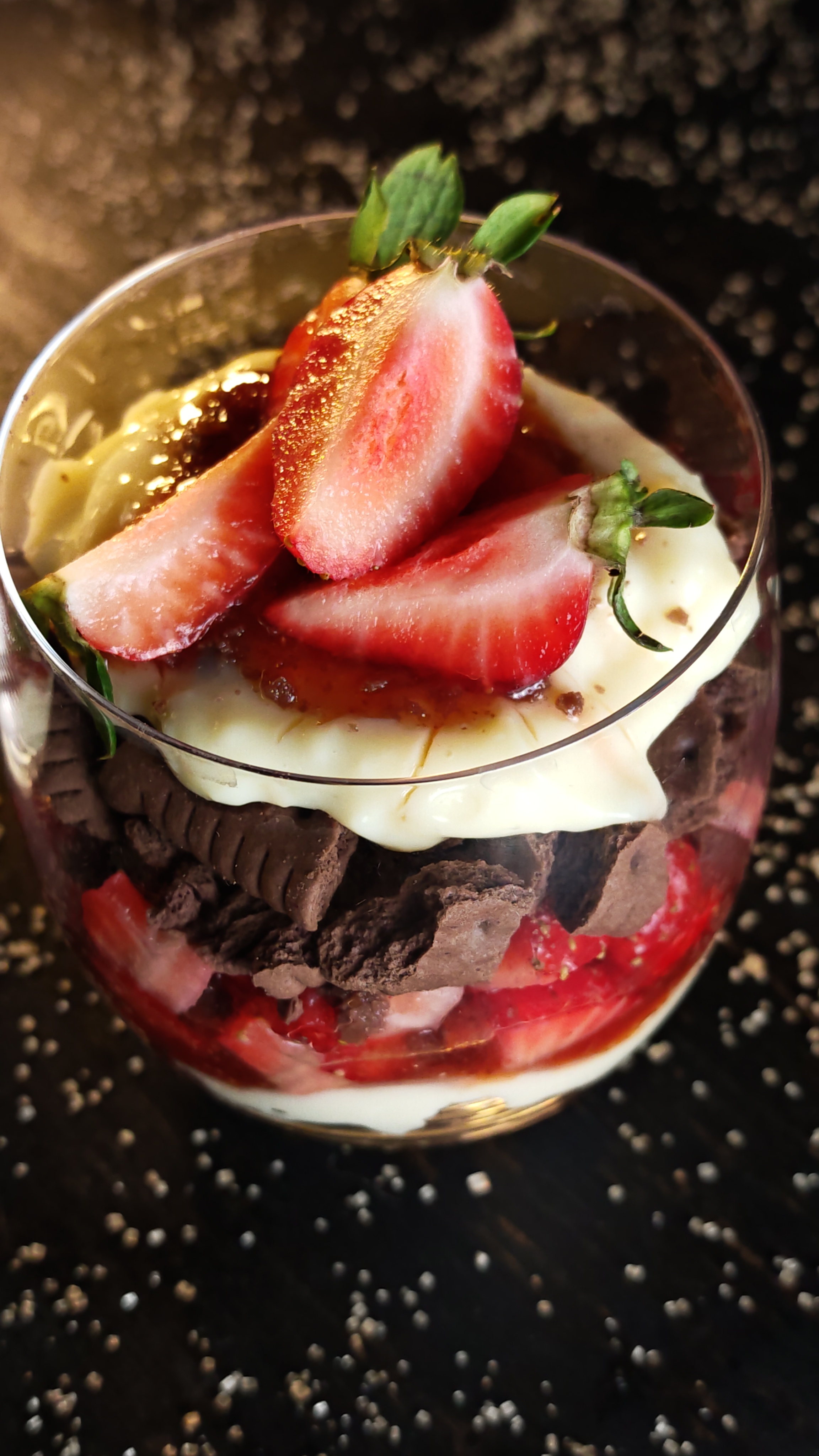 Desert la pahar cu căpșuni - Rețeta rapidă și delicioasă